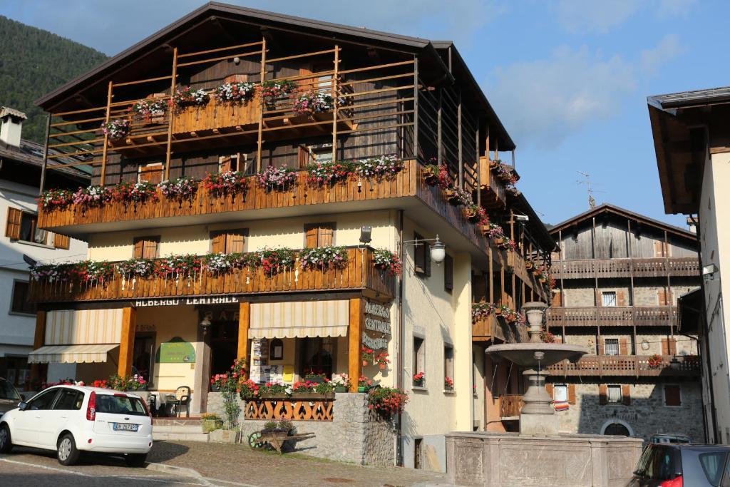 Albergo Centrale Forni di Sopra Extérieur photo